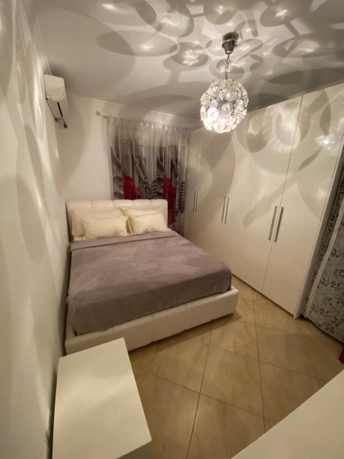 Chlo Apartment 3 Tirana Kültér fotó