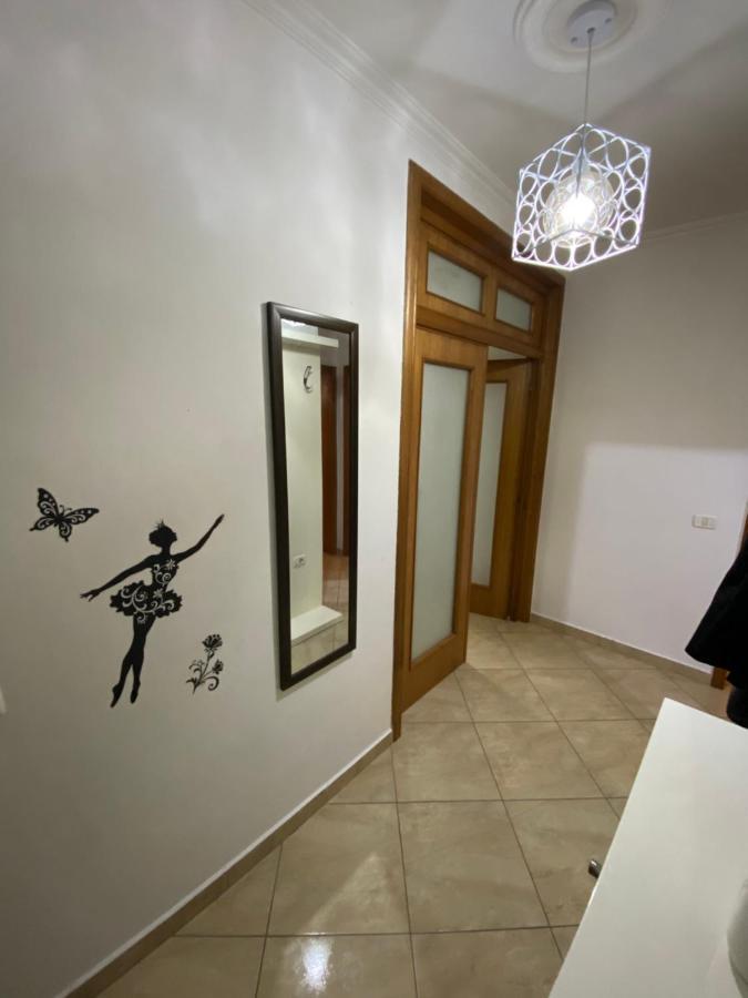 Chlo Apartment 3 Tirana Kültér fotó